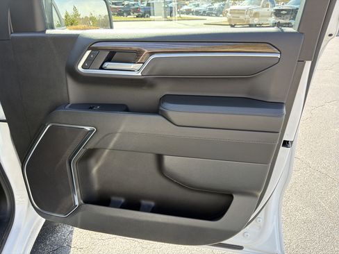 Used 2025 Chevrolet Silverado 1500 LT image 14