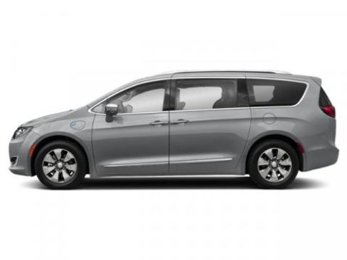 Used 2019 Chrysler Pacifica Touring Plus image 3