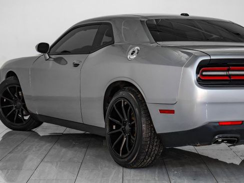 Used 2015 Dodge Challenger SXT image 51
