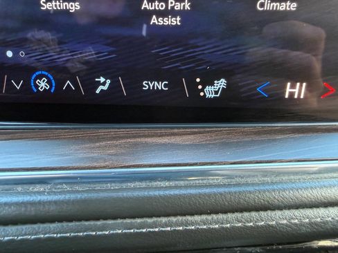 Used 2025 Chevrolet Suburban Z71 image 48