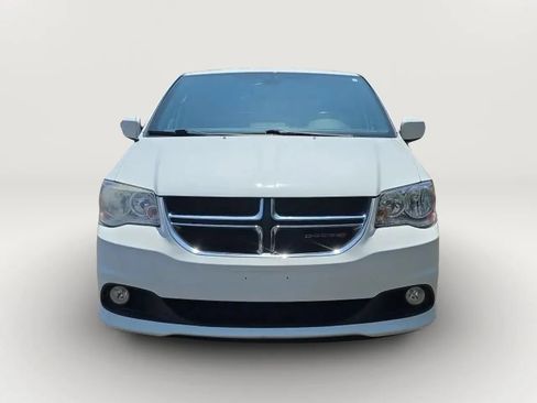 Used 2018 Dodge Grand Caravan SXT FWD image 4