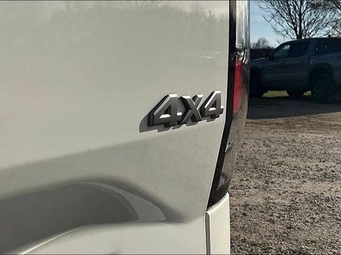 New 2026 Nissan Frontier SV w/ SV Convenience Package image 9