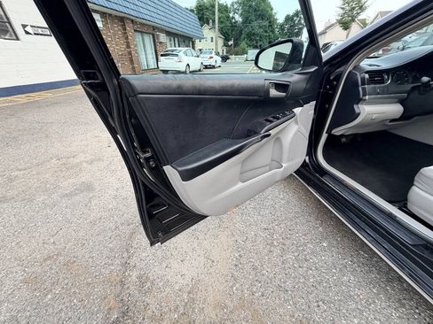 Used 2012 Toyota Camry LE FWD image 39
