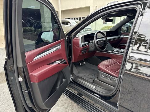 Certified 2025 Cadillac Escalade Sport w/ Touring Package AWD/4WD image 21