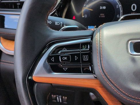 Used 2025 Jeep Grand Cherokee L Summit AWD/4WD image 25