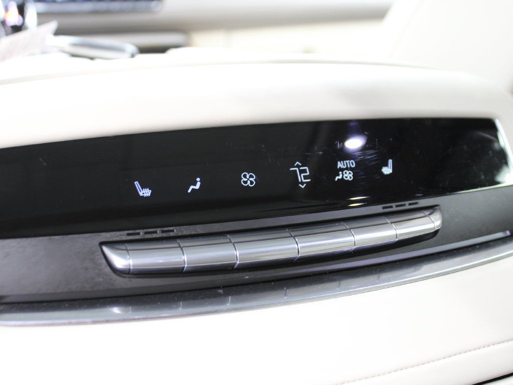 Used 2021 Cadillac Escalade ESV Premium Luxury Platinum AWD/4WD image 19
