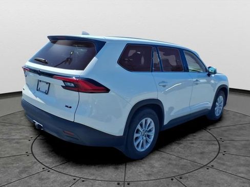 Used 2024 Toyota Grand Highlander AWD image 4