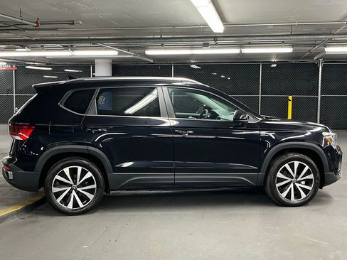 Used 2023 Volkswagen Taos SE w/ Panoramic Sunroof Package AWD/4WD image 39