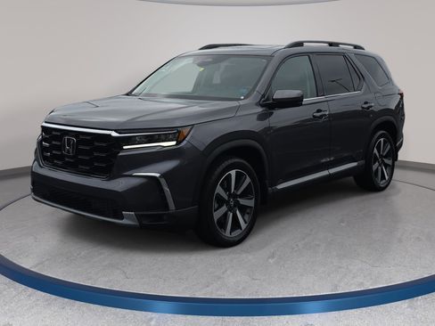 Used 2023 Honda Pilot Touring image 1