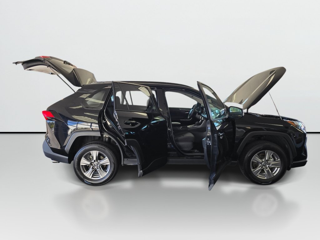 Used 2025 Toyota RAV4 XLE AWD/4WD image 9