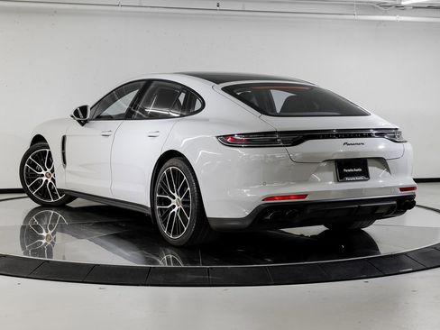Certified 2023 Porsche Panamera Platinum Edition image 3
