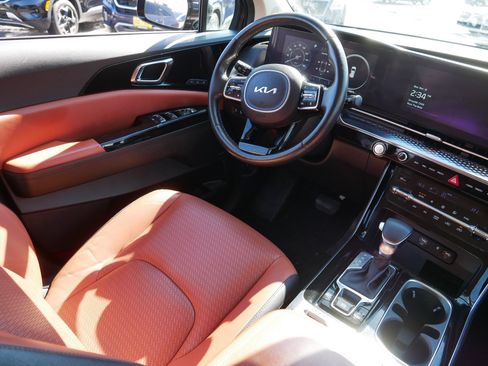 Certified 2022 Kia Carnival SX Prestige image 9