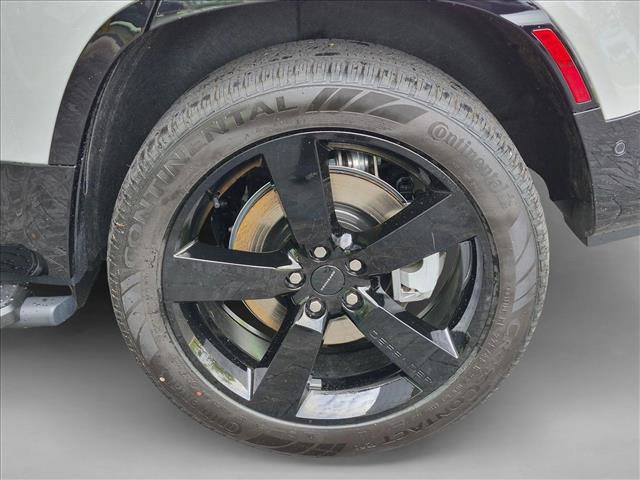 New 2026 Land Rover Defender 130 X-Dynamic SE AWD/4WD image 9