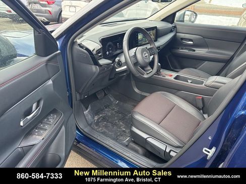 Used 2025 Nissan Kicks SR image 12