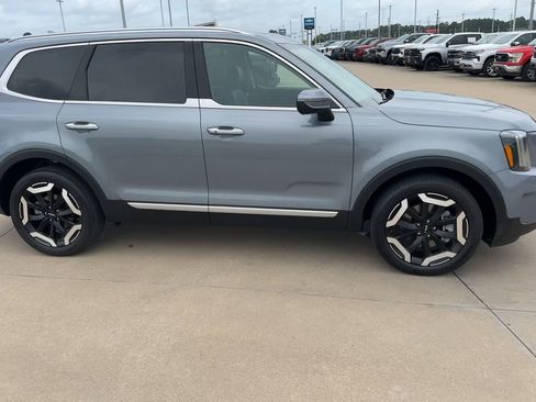 Used 2025 Kia Telluride S FWD image 2