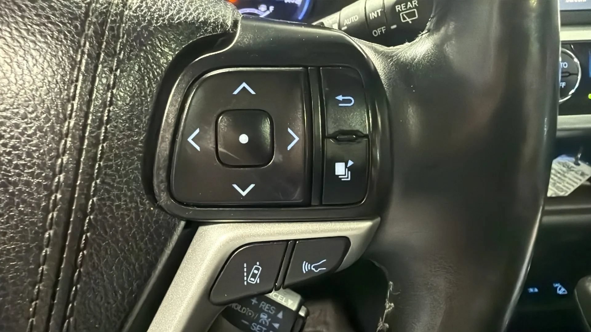Used 2018 Toyota Highlander Limited Platinum AWD/4WD image 19