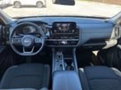 Used 2025 Nissan Pathfinder SV FWD image 45