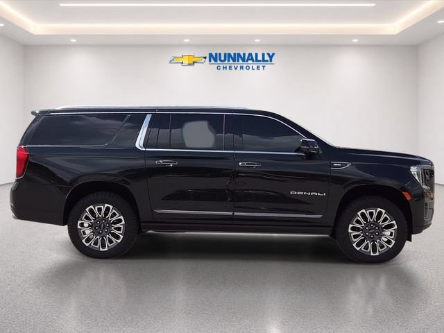 Used 2023 GMC Yukon XL Denali Ultimate AWD/4WD image 6
