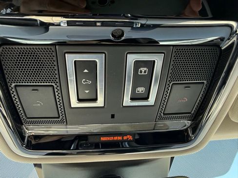 Used 2022 Land Rover Range Rover Sport HST image 35