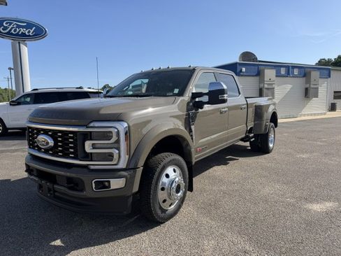New 2026 Ford F450 4x4 Crew Cab Super Duty image 2