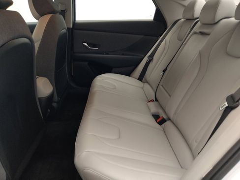 Used 2025 Hyundai Elantra Limited FWD image 18