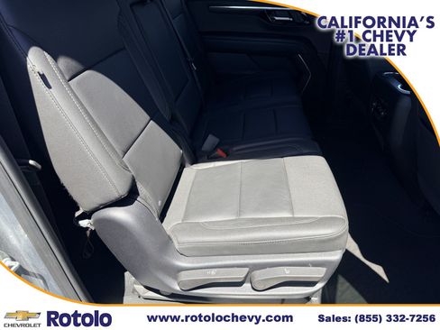 Used 2025 Chevrolet Suburban Z71 AWD/4WD image 10