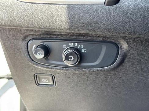 Used 2024 GMC Terrain SLE FWD image 28