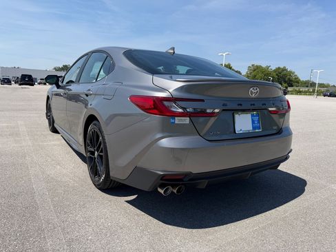 Used 2025 Toyota Camry SE FWD image 3