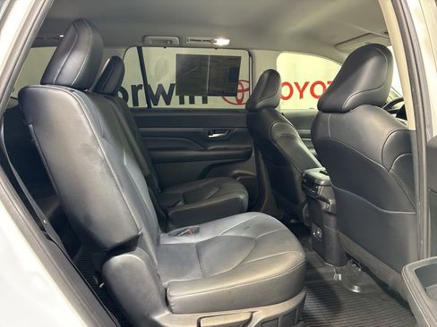 Used 2024 Toyota Grand Highlander AWD image 13