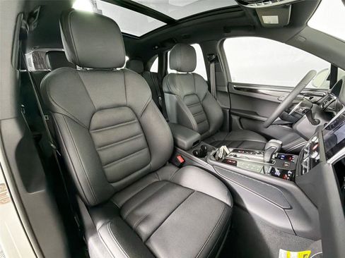 Used 2025 Porsche Macan S AWD/4WD image 28