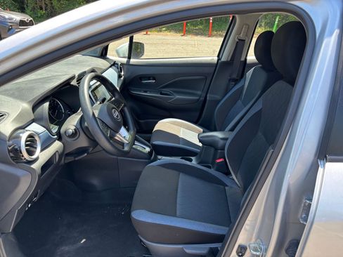 Used 2025 Nissan Versa SV FWD image 24