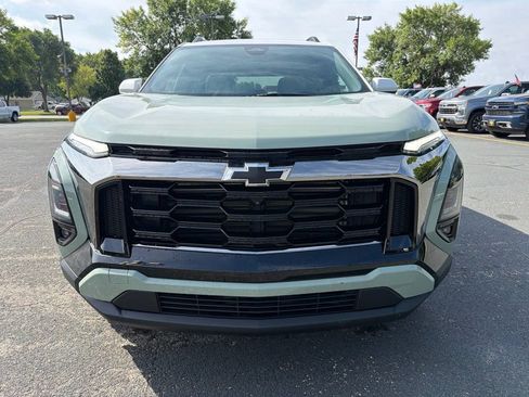 Used 2025 Chevrolet Equinox ACTIV w/ Safety and Technology Package AWD/4WD image 2
