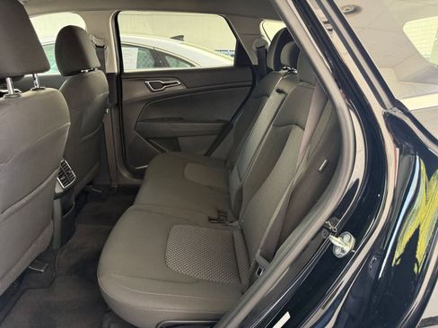 Used 2025 Kia Sportage LX image 24