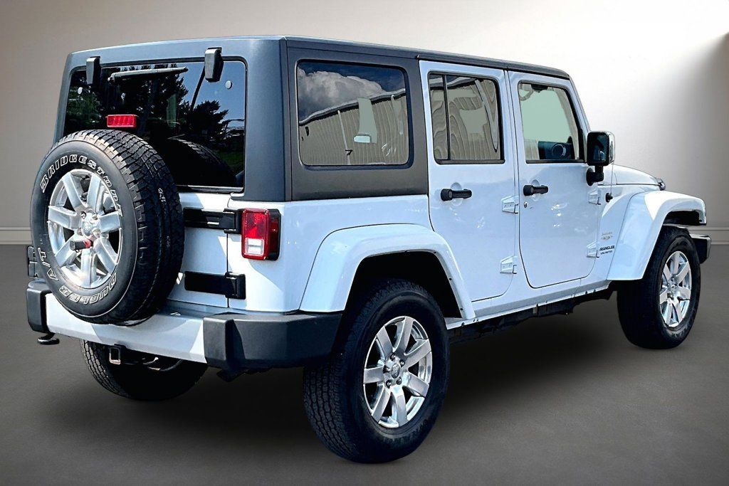 Used 2014 Jeep Wrangler Unlimited Sahara w/ Connectivity Group AWD/4WD image 5