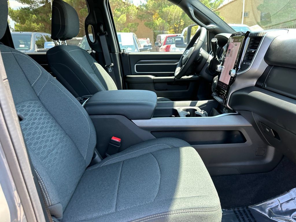New 2026 RAM 3500 Big Horn AWD/4WD image 12