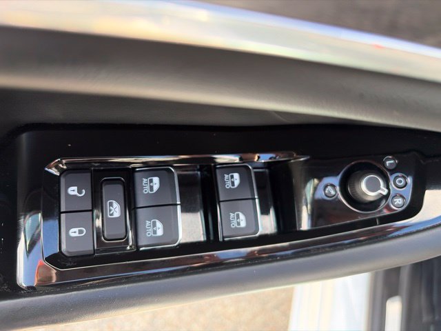 Used 2022 Jeep Grand Cherokee L Overland w/ Luxury Tech Group IV AWD/4WD image 24