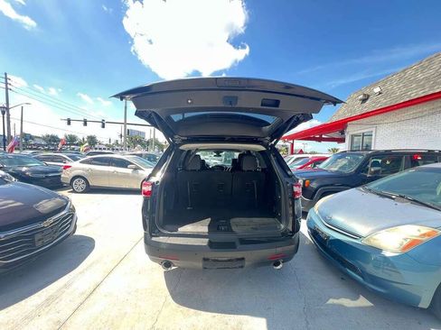Used 2020 Chevrolet Traverse LT FWD image 12