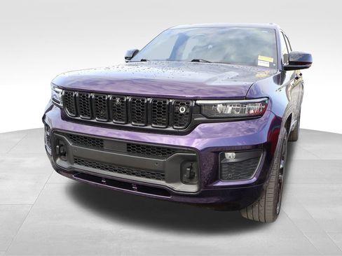 Used 2022 Jeep Grand Cherokee L Overland w/ Advanced Protech Group III AWD/4WD image 3