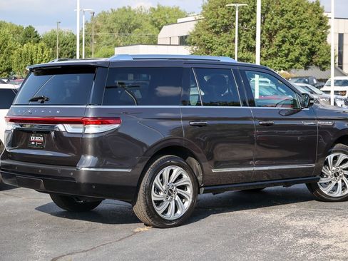 Used 2024 Lincoln Navigator Reserve AWD/4WD image 40