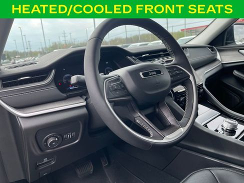 Used 2023 Jeep Grand Cherokee Limited w/ Luxury Tech Group II image 18