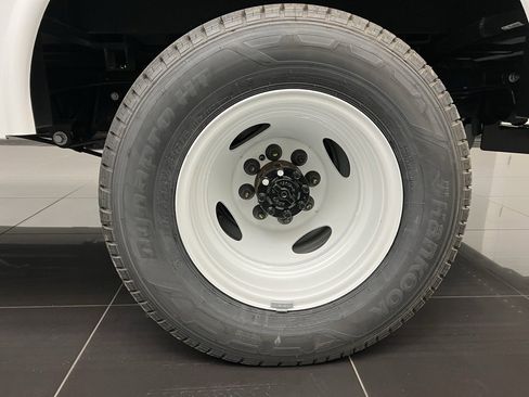 New 2026 Ford E-350 and Econoline 350 Super Duty w/ Power Equipment Group image 7