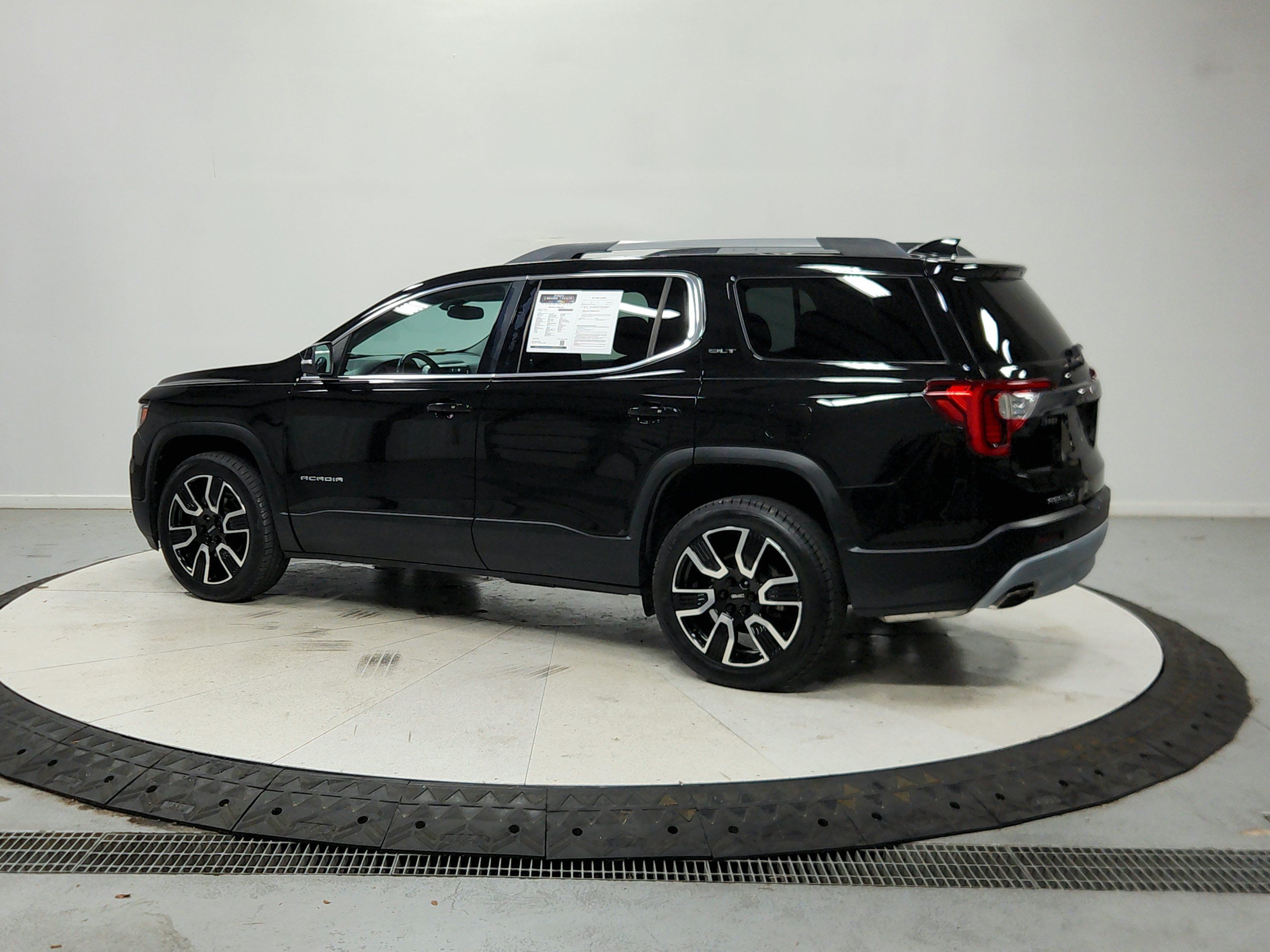 Used 2020 GMC Acadia SLT w/ LPO, Black Accent Package FWD image 6