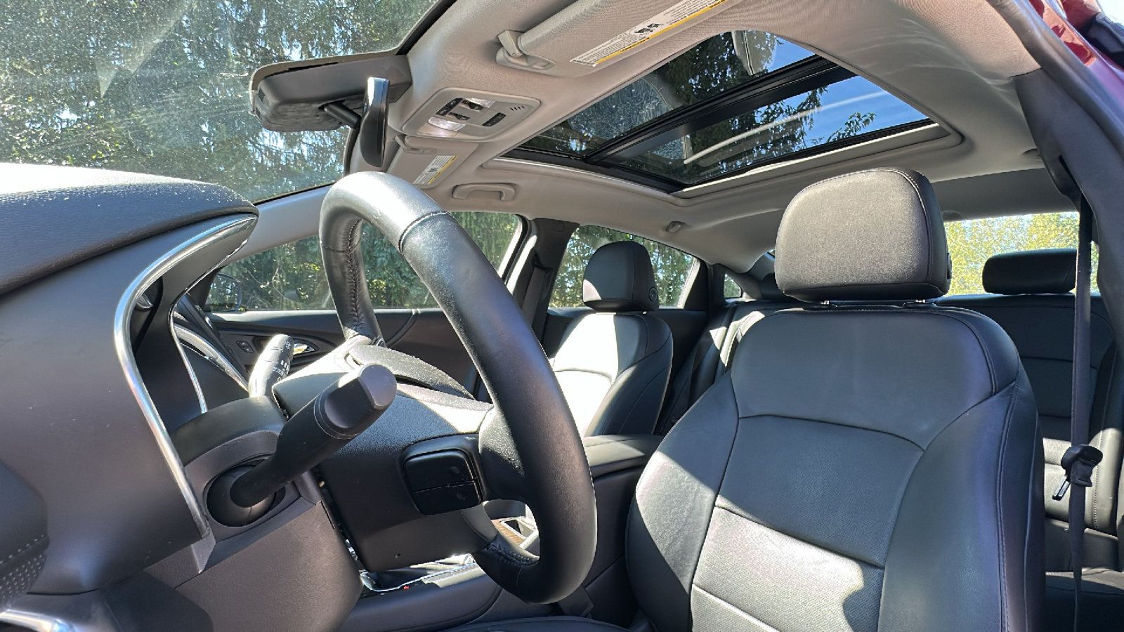 Used 2016 Chevrolet Malibu Premier w/ Driver Confidence Package II FWD image 14
