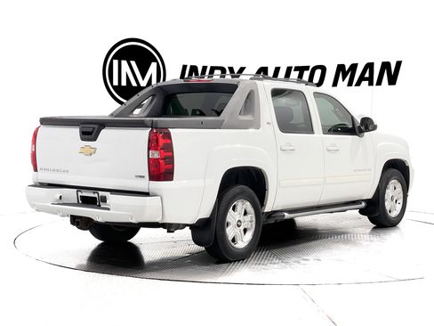 Used 2011 Chevrolet Avalanche LT w/ Suspension Package, Off-Road AWD/4WD image 4
