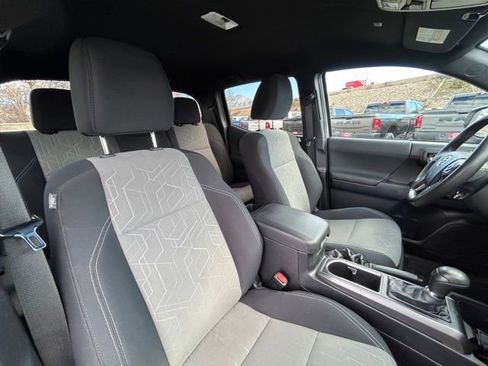 Used 2021 Toyota Tacoma TRD Sport w/ Technology Package image 16