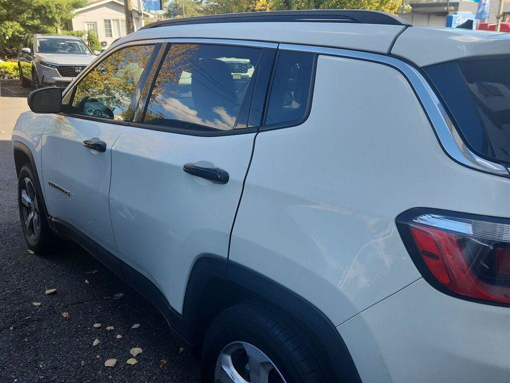 Used 2018 Jeep Compass Latitude AWD/4WD image 4