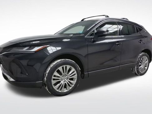 Certified 2022 Toyota Venza XLE image 5