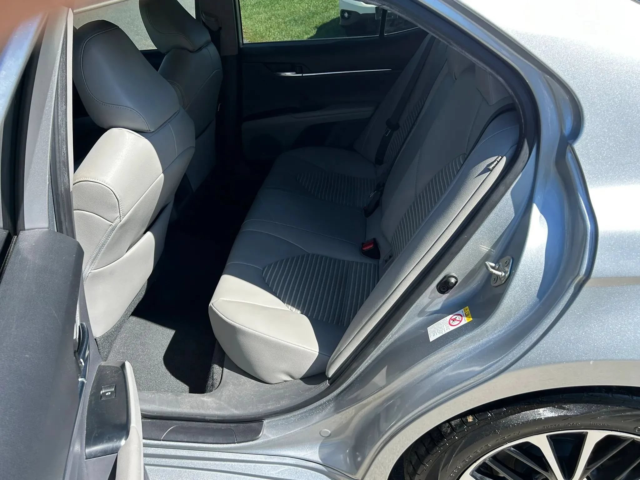 Used 2019 Toyota Camry SE FWD image 12