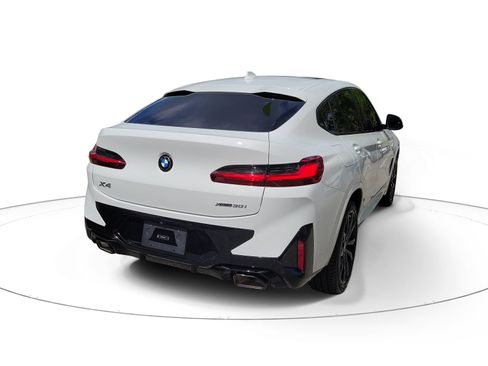 Used 2024 BMW X4 xDrive30i w/ M Sport Package AWD/4WD image 4