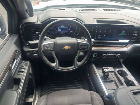 Used 2022 Chevrolet Silverado 1500 LT AWD/4WD image 16